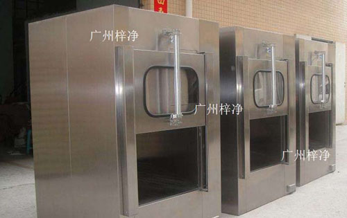 傳遞窗廣泛應(yīng)用于微細(xì)科技、生物實(shí)驗(yàn)室、制藥廠、醫(yī)院、食品加工業(yè)、LCD、電子廠等等一切需要空氣凈化的場(chǎng)所。