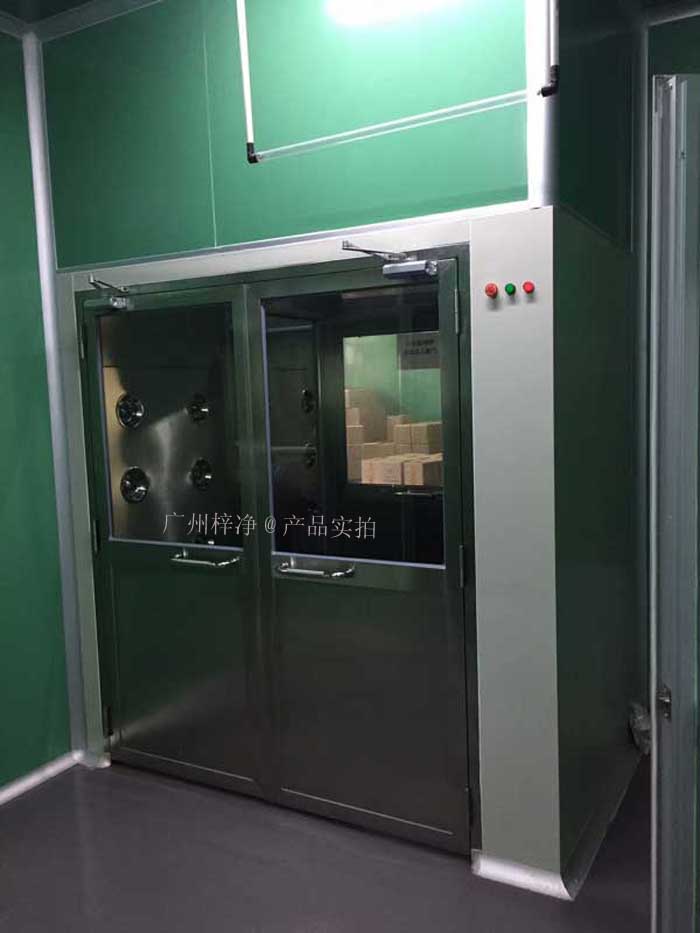 風淋室（又名空氣浴塵室、風淋房、風淋門、空氣吹淋室、AIR SHOWER，風淋設備，風淋機之類）
