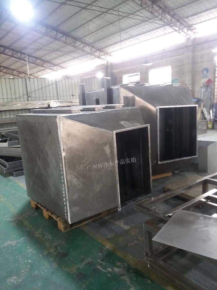 增壓新風柜可根據(jù)不同的通風管道布局,訂做不同的進出風口方向的風柜; 增壓新風柜可根據(jù)不同的通風管道布局,訂做不同的進出風口方向的風柜;