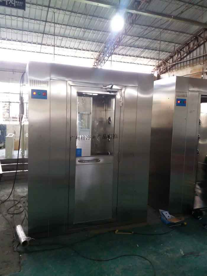 風淋室應配備高效過濾器，確保過濾效率達到行業要求。