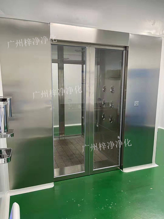 對于貨淋室，則通常位于物料進入潔凈室的位置