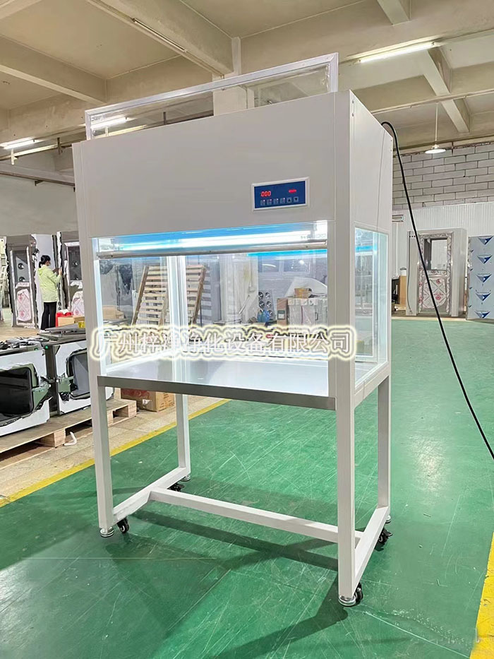 超凈工作臺通過高效過濾器提供單向或垂直單向氣流,形成局部潔凈區。 超凈工作臺通過高效過濾器提供單向或垂直單向氣流,形成局部潔凈區。