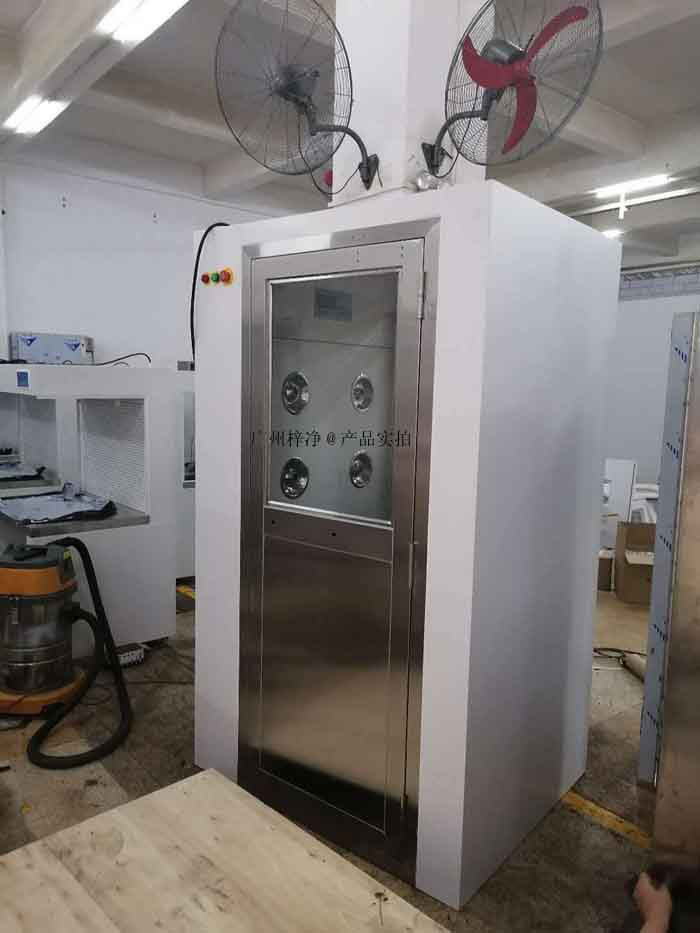 風淋室主要用于凈化人員