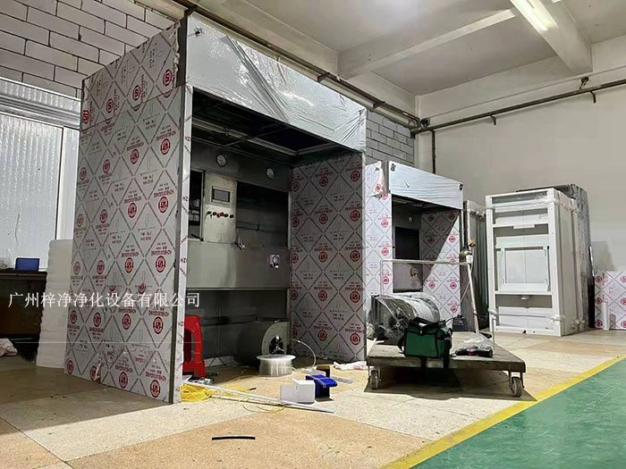 負(fù)壓稱稱量罩通過創(chuàng)造一個低氣壓的環(huán)境,防止生產(chǎn)過程中的粉塵、揮發(fā)物等有害物質(zhì)逸散到外界環(huán)境中,同時確保稱量結(jié)果的準(zhǔn)確性。 負(fù)壓稱稱量罩通過創(chuàng)造一個低氣壓的環(huán)境,防止生產(chǎn)過程中的粉塵、揮發(fā)物等有害物質(zhì)逸散到外界環(huán)境中,同時確保稱量結(jié)果的準(zhǔn)確性。